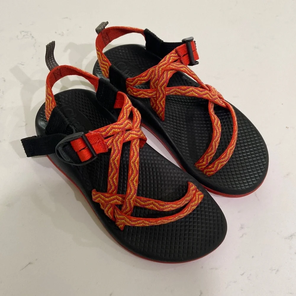 Youth Chaco Sandals 2 great gender neutral pattern💕check photos for wear/ tear